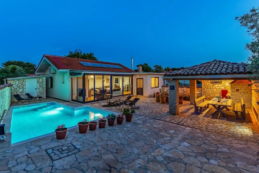 Villa Vrcevan Modernes Haus Mit Pool contacts